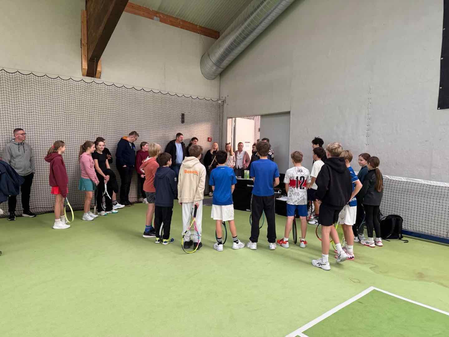 Tennis, Teamgeist und Weihnachtsfreude: Unser Weihnachtsturnier